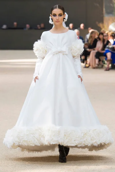 Look 64